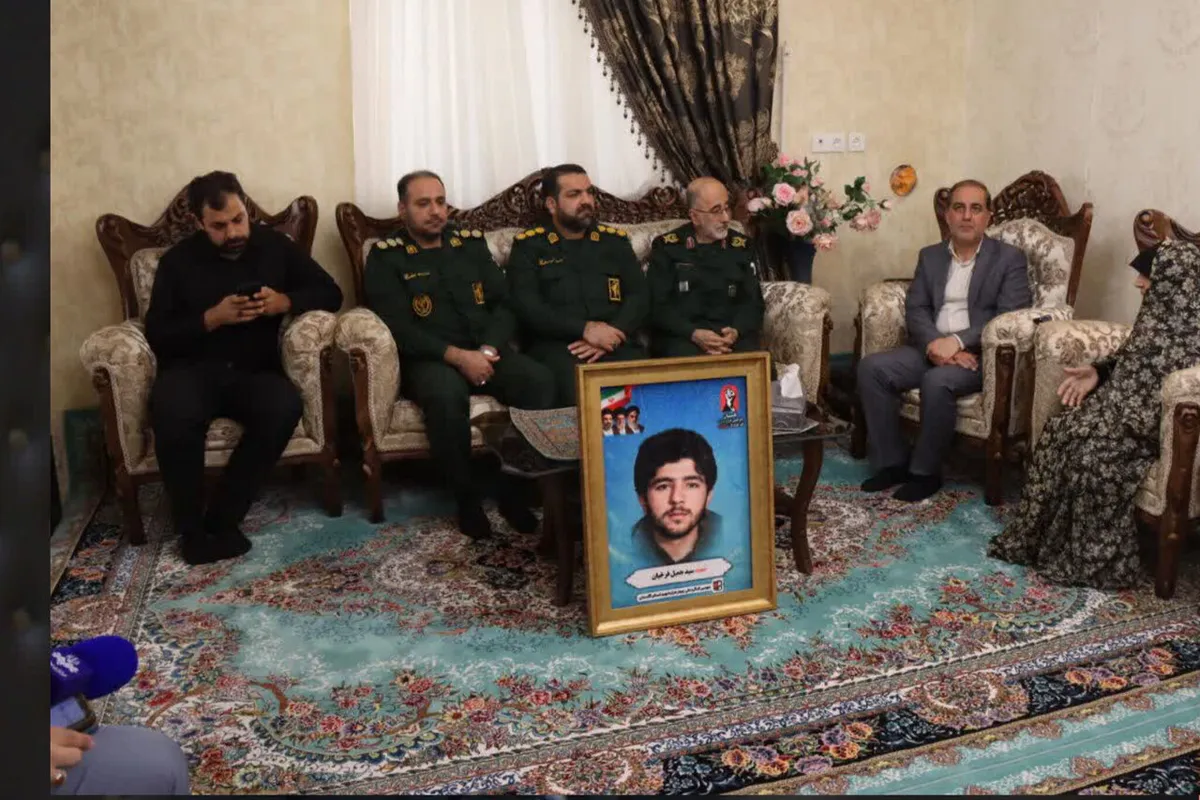 دیدار سردار آزادی با خانواده شهید سید جمیل فرخیان در گرگان
