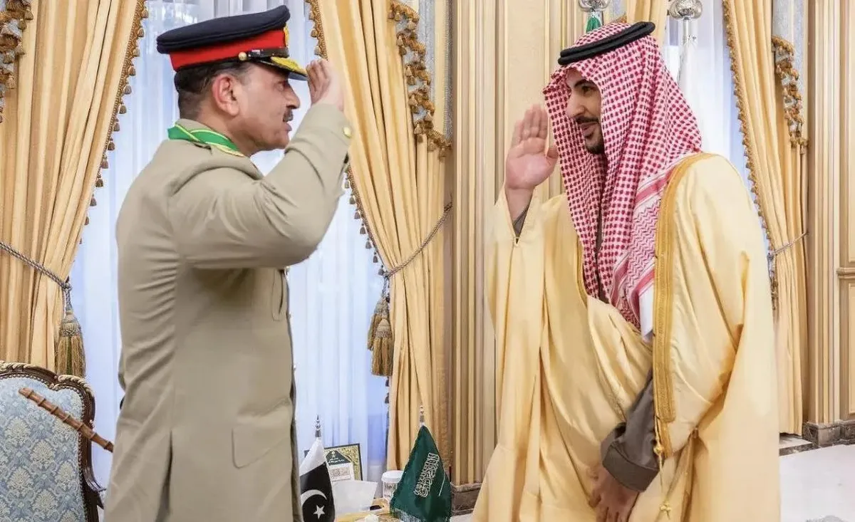 معاون وزیر خارجه عربستان: سفر هیئتی از کشورهای عضو «توافق مکه» به تهران،  در راستای حمایت از تلاش‌های [میانجی‌گری] قطر و پاکستان صورت می‌گیرد/ این سفر همچنین بخشی از تحرکات برای کاهش تنش‌ها میان طرف‌های درگیر در بحران است
