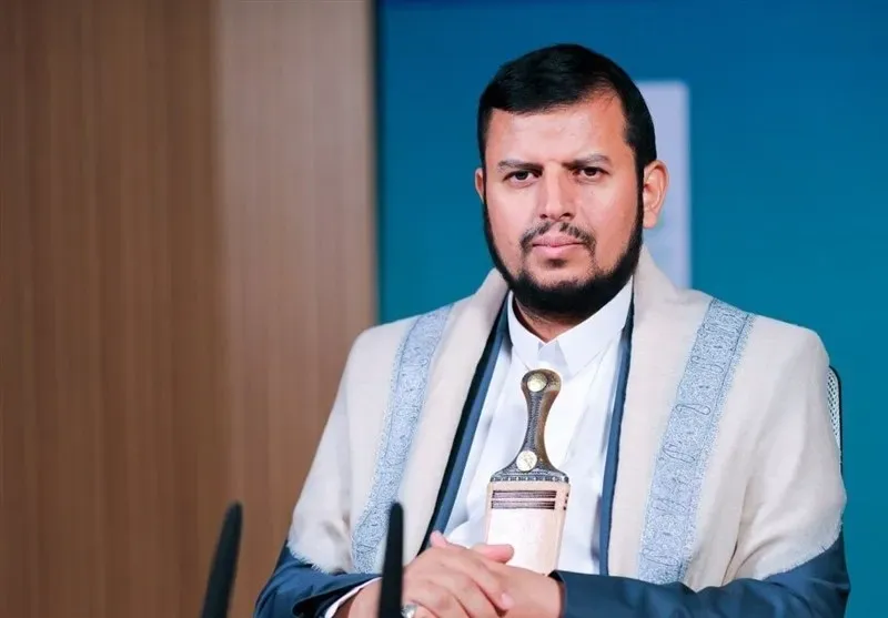 الحوثی، رهبر انصارالله یمن: ایران در حال نبردی بزرگ برای مقابله با دشمن اسرائیلی و آمریکایی است / نقشی که تهران در قبال فلسطین و منطقه ایفا کرده و ایستادگی آن در برابر استکبار صهیونیستی، به نفع همه امت اسلامی است / آمریکا می‌خواهد عملیات نظامی را از اتاق‌های عملیات مدیریت کند و به نظام سعودی سلاح بف