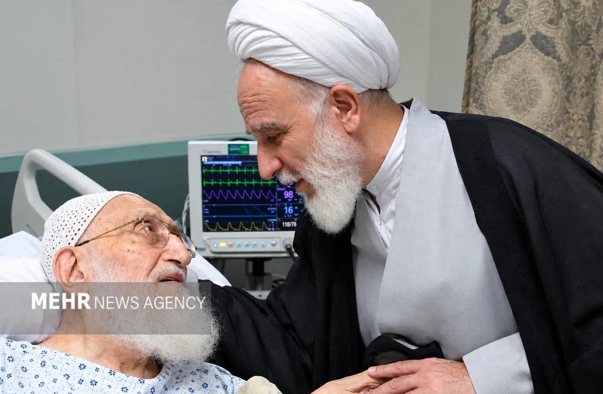 رئیس دفتر رهبر انقلاب در قم از آیتالله نوری همدانی عیادت کرد