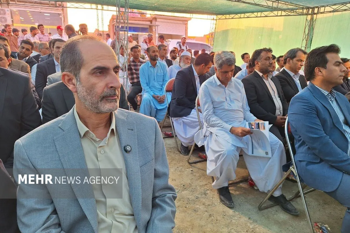 بنیاد مسکن توسعه زیرساختهای روستایی شهرستان «نیمروز» را دنبال میکند