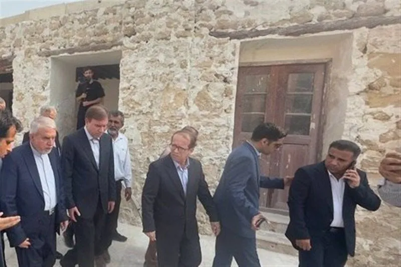 وزیر میراث فرهنگی بر مرمت اصولی مسجد و قلعه بردستان تأکید کرد