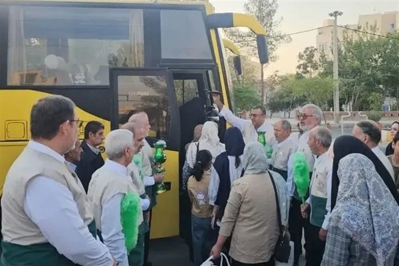 روشندلان سمنانی میهمان بارگاه رضوی شدند؛ اجرای طرح مهر درخشان