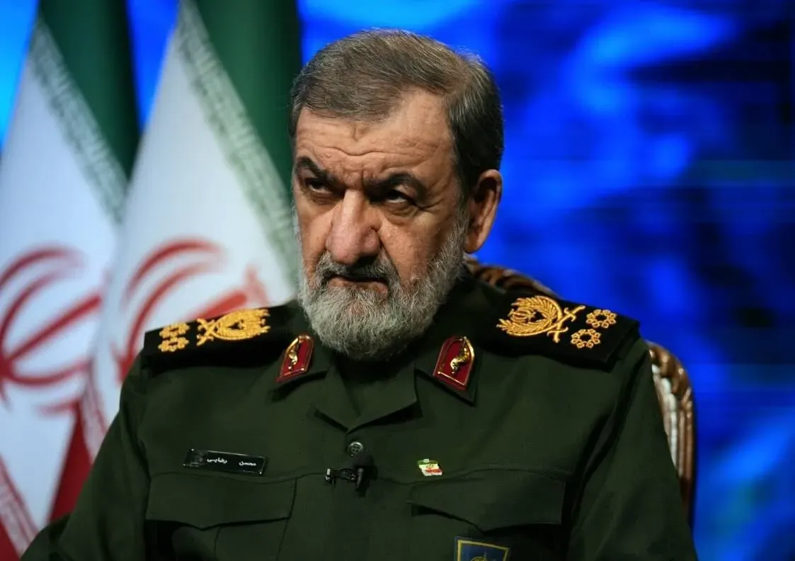 نامه ونس را مطالعه کردم و هنوز پاسخی به آن ندادم؛ لحن آنها کاملا تغییر کرده که علامت خوبی است/اشتباهات اسلام‌آباد را در شروط جدید رفع کردیم/دربارۀ دریافت وجوه هم ابتکاراتی اندیشیده شده تا این وجوه نسیه نباشد/شورای‌عالی امنیت ملی مسئول دیپلماسی در زمان جنگ است/برخی‌ها می‌گویند چرا روی تنبیه آمریکا اص