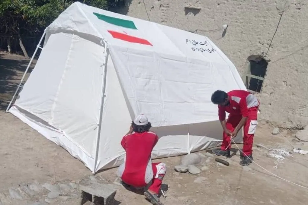 امدادرسانی هلال احمر به ۲۳ خانوار آسیبدیده از سیل نیکشهر و قصرقند