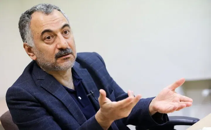 فکر می‌کنم که اساسا هیچ مذاکره واقعی در کار نیست/ کاش عراقچی و ظریف توضیح دهند که امریکا به چه دلیلی باید به ایران  کمک کند؟