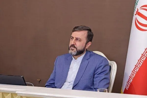 غریبآبادی: پاسخ ایران به ملاحظات آمریکا درباره پیشنهاد طرح آتشبس هفتروزه همچنان در دست بررسی است؛ پس از تکمیل رایزنیها، موضع نهایی را از طریق میانجیها منتقل خواهیم کرد / تبادل پیام میان تهران و واشنگتن از طریق میانجیها ادامه دارد / موضع آمریکا درباره برخی شروط ایران همچنان روشن نیست