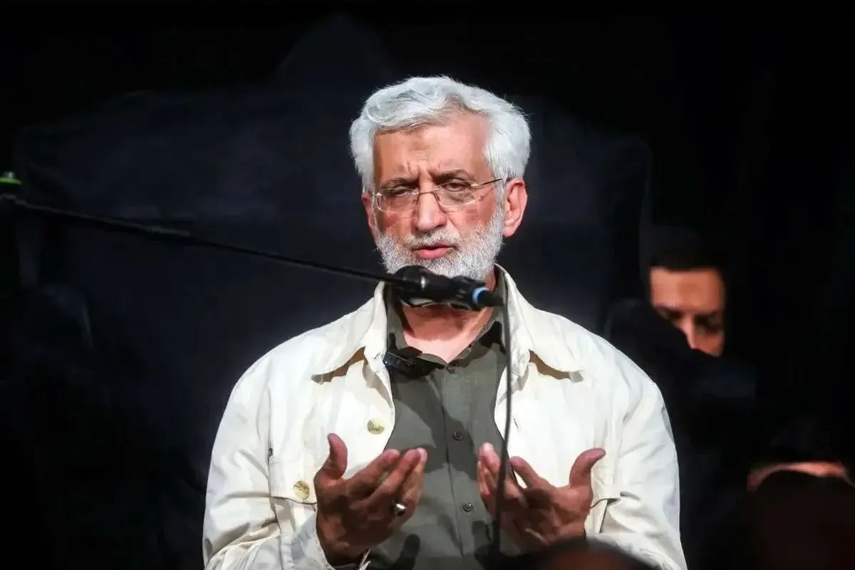 انتقاد شدید مهدی محمدی، مشاور قالیباف از جلیلی: میگوید «مذاکره کردند، بعد جنگ شد و بعد آقا شهید شدند»؛ او خودش میداند که دارد خلاف میگوید؛ اگر مذاکرهای شده، با اجازه رهبری شهید بوده / چرا الان این حرفها را میزنند؟ زیرا میخواهند اگر فردا درگیریای رخ داد، بگویند مذاکرهکنندگان مقصر آن بودند/ د
