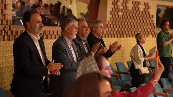 وزیر فرهنگ به تماشای نمایش «کورش» نشست