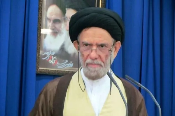 امام جمعه دیّر: حل ریشهای مشکلات آب و اینترنت ضروری است