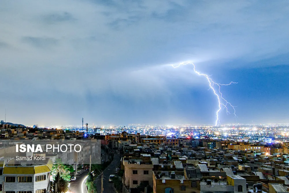 پیشبینی رگبار و وزش باد شدید در شمال غرب، غرب کشور و استانهای ساحلی دریای خزر / دمای تهران در روزهای آینده حداکثر به ۲۷ درجه میرسد