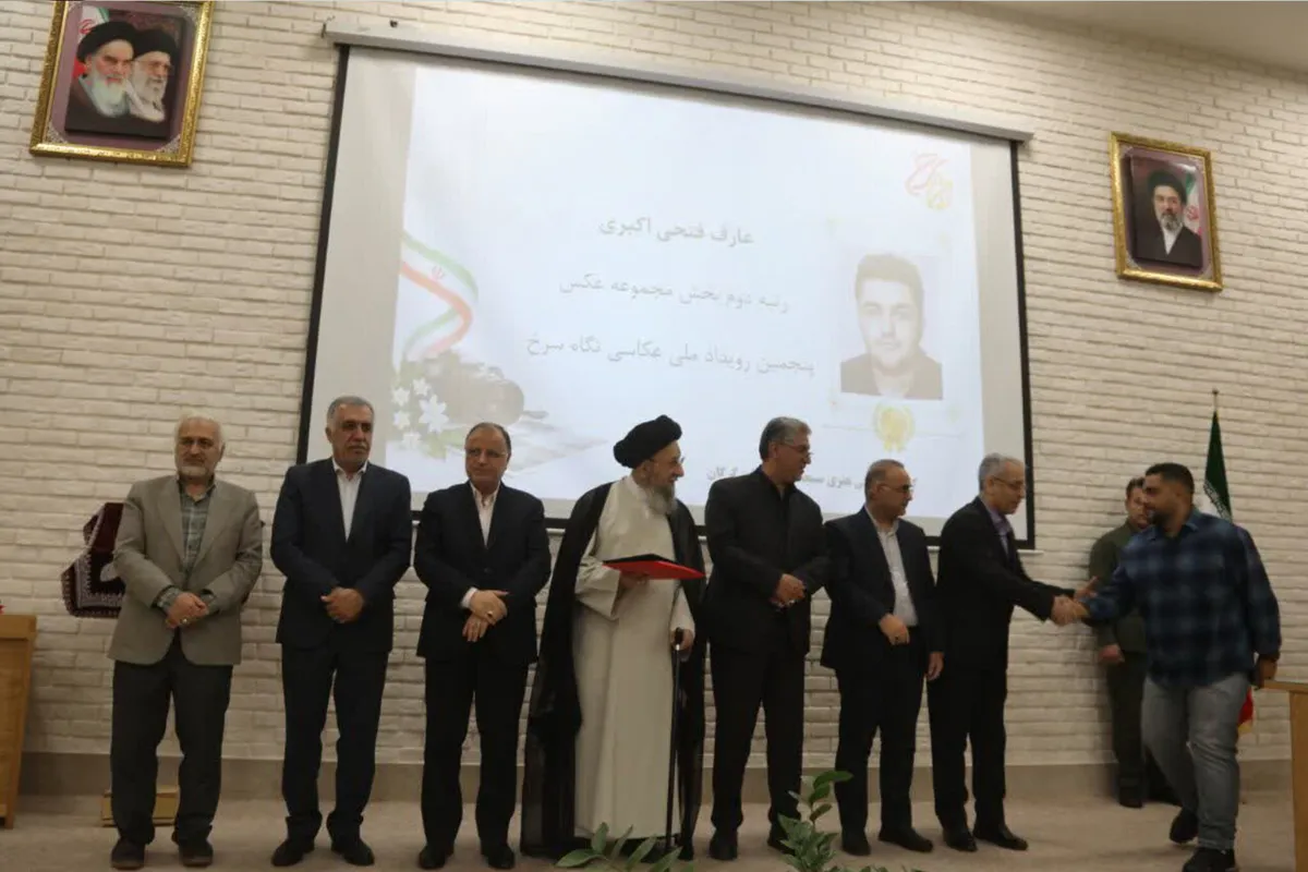آثار پنج عکاس خبرگزاری مهر به کتاب «نگاه سرخ» راه یافت