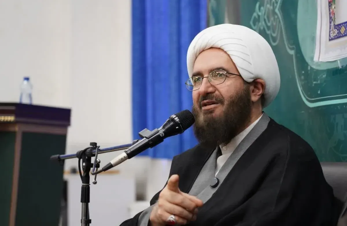 دعوت امام جمعۀ تهران از نخبگان برای ارائه پیشنهاد درباره بازنگری در دکترین هستهای/ جمعبندی بررسیها به رهبری ارائه شود
