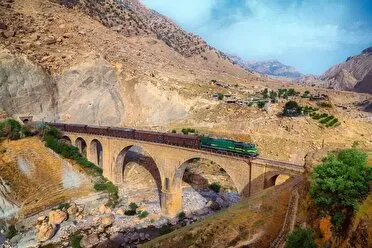 تخلیه و بارگیری ۸۴ هزار و ۸۱۱ تن انواع بار در راه آهن زاگرس در استان خوزستان