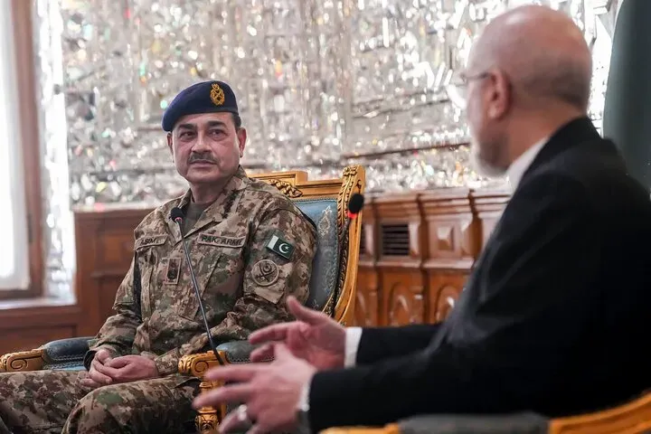 ایران از طریق میانجی‌ها هشدار داده در صورت انجام حمله جدید پاسخ تهران فرودگاه‌ها، خطوط لوله و دیگر اهداف غیرنظامی در کشورهای خلیج فارس را نیز دربر می گیرد / ایران تولید موشک‌های بالستیک را در مقیاسی محدود و با استفاده از قطعاتی که از قبل ذخیره کرده بود، از سر گرفته / مقام‌های آمریکایی درباره احتمال 
