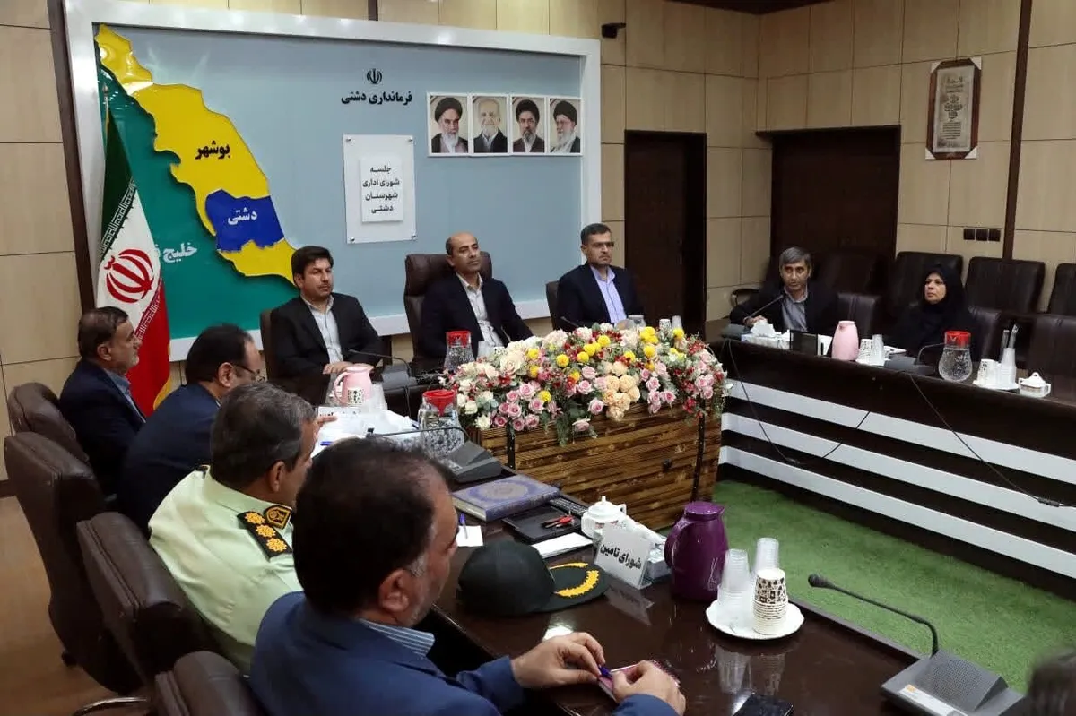 فرماندار دشتی:یافتن راهکارهای قانونی برای حل مشکلات اولویت مدیران باشد