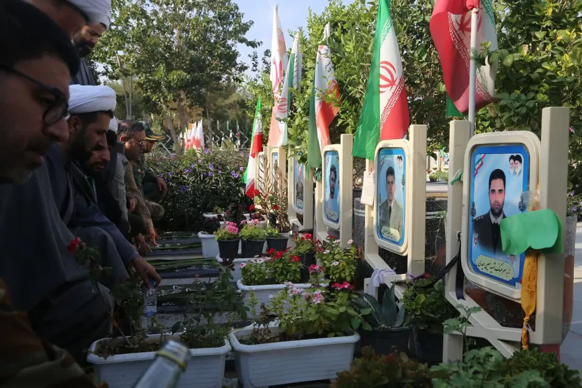 تجدید میثاق کارکنان عقیدتی سیاسی ارتش با آرمانهای شهدا در اصفهان