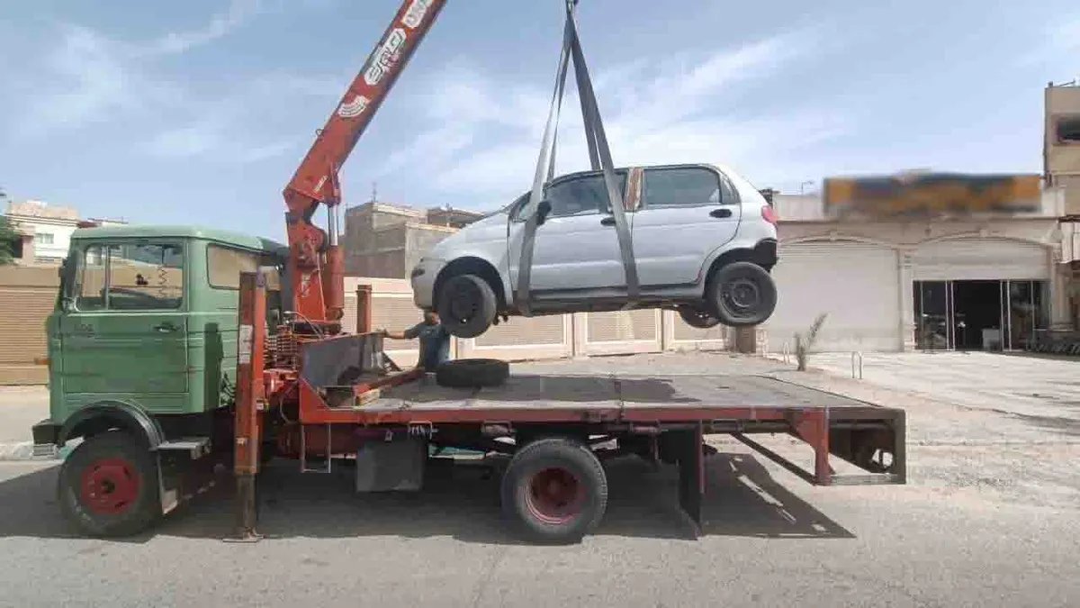 جمع‌آوری ۶۵ دستگاه خودروی فرسوده رهاشده در معابر شهر یزد