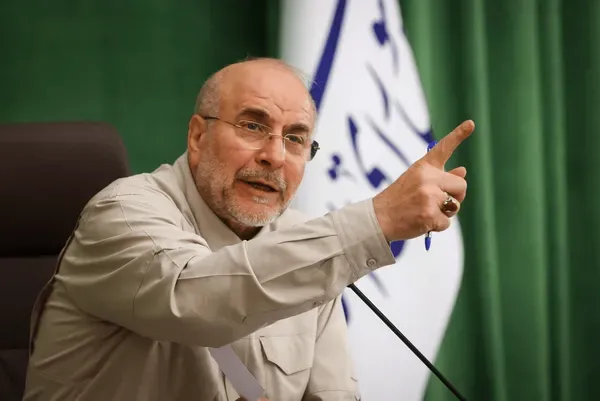 قالیباف: تهدید به جنگ گسترده یا ترور، مسئلهای نیست که موجب کوتاه آمدن ایران از حقوق خود شود/ آماده هستیم تا در برابر جسارت به تمامیت ارضی ایران، پاسخی خارج از تصور دشمنان بدهیم/ ایران حرف جدیدی ندارد؛ این آمریکا بود که وارد باتلاق شد و باید اقدامات لازم را برای نجات خود انجام دهند