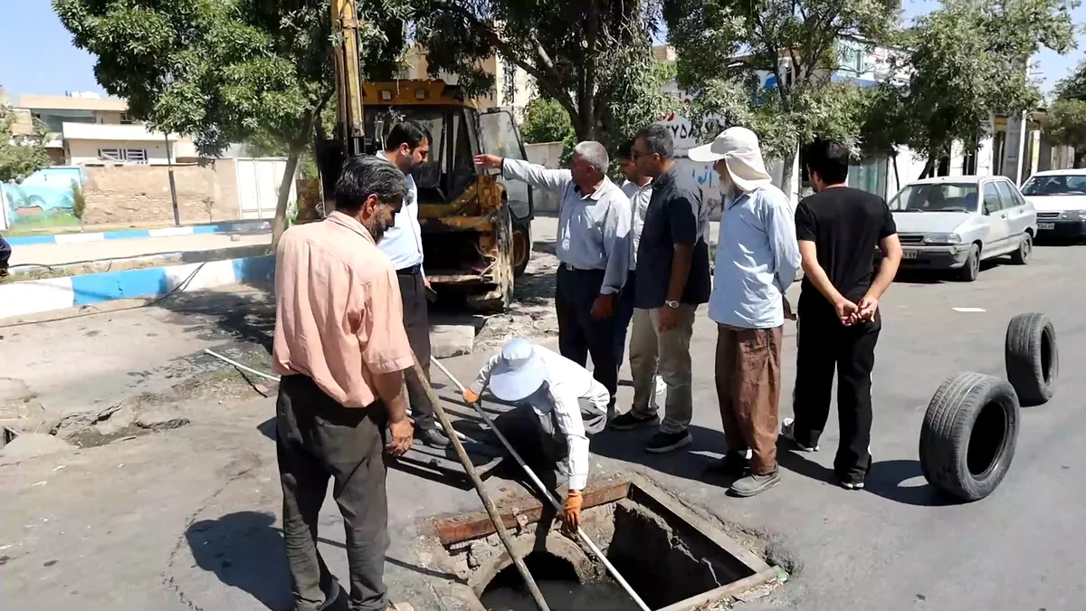 آماده سازی معابر مرودشت برای بارندگیهای پیش رو