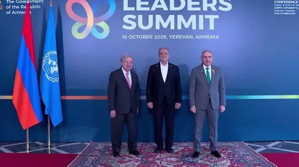 عکسی از دیدار پزشکیان با نخستوزیر ارمنستان و آنتونیو گوترش در یک مراسم