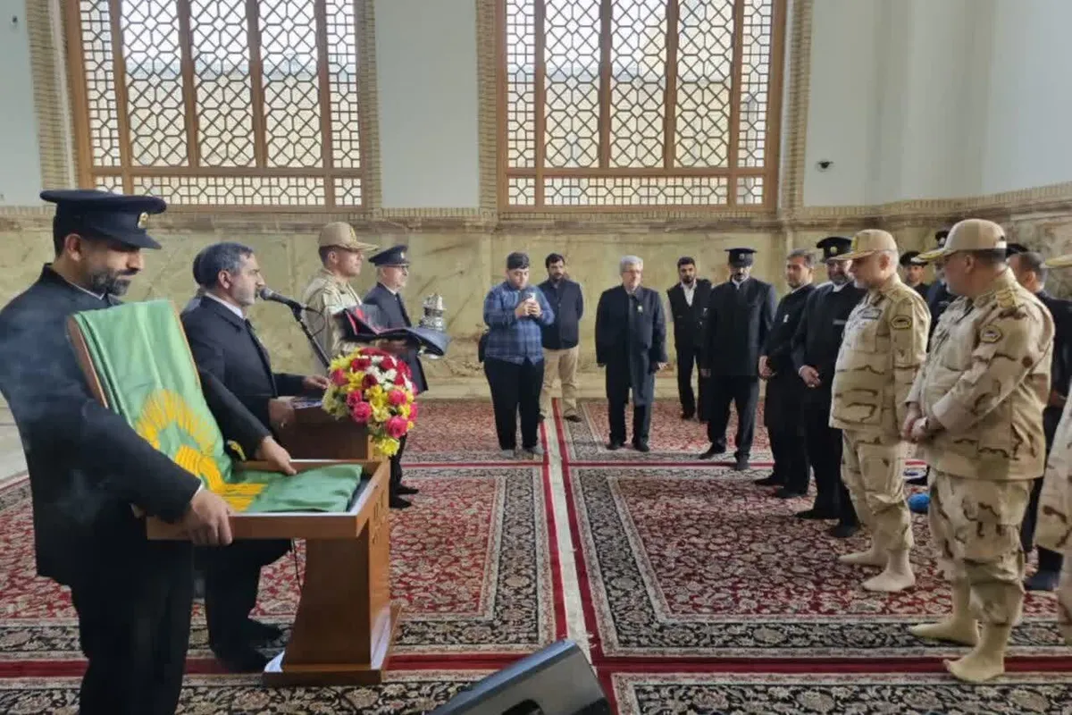 پرچم متبرک حرم امام حسین(ع) توسط مرزبانان وارد مشهد شد