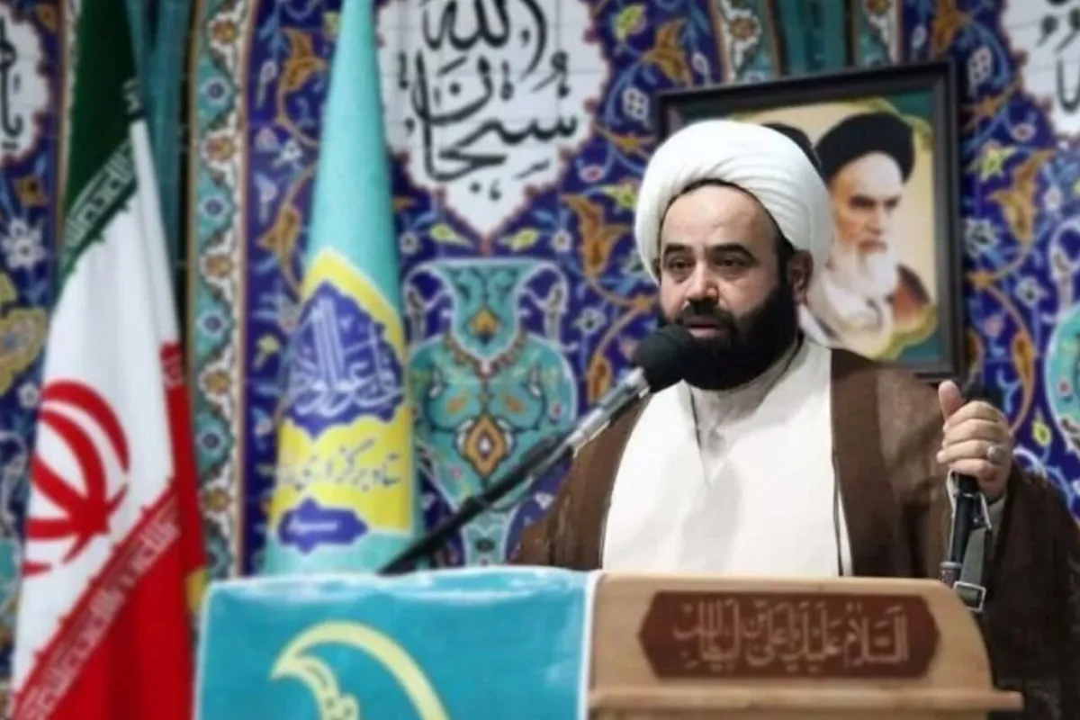 امام جمعه سیراف: اقتصاد ایران زنده و فعال است