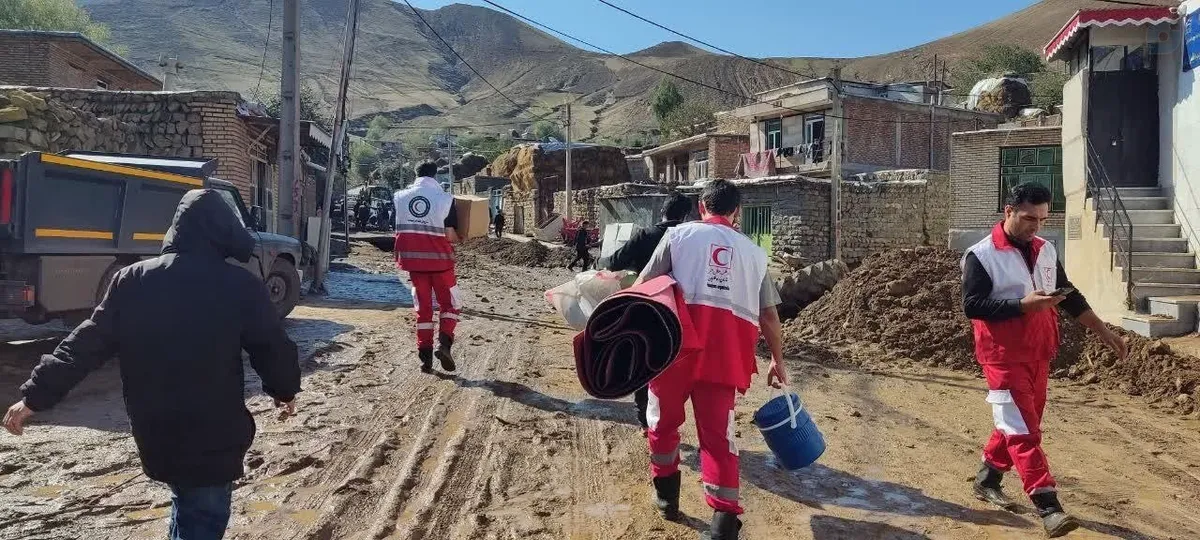 حضور ۵ تیم امدادی هلالاحمر اردبیل در روستاهای سیل زده گرمی
