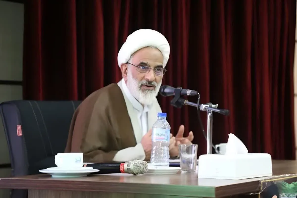 حاجی صادقی: رهبر معظم انقلاب کاملاً در جریان تحولات تنگه هرمز هستند