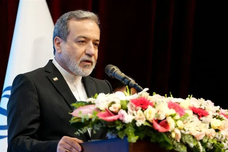 عراقچی: نخستوزیر بریتانیا میگوید دولت او بر این باور است که ایران در حادثه پایگاه هوایی فیرفورد نقش داشته؛ همین که شما این افرادی که به قول خودتان تروریست بودهاند را آزاد کردید، خودش همه چیز را روشن میکند/ دارید مقصر را در جای اشتباهی جستوجو میکنید