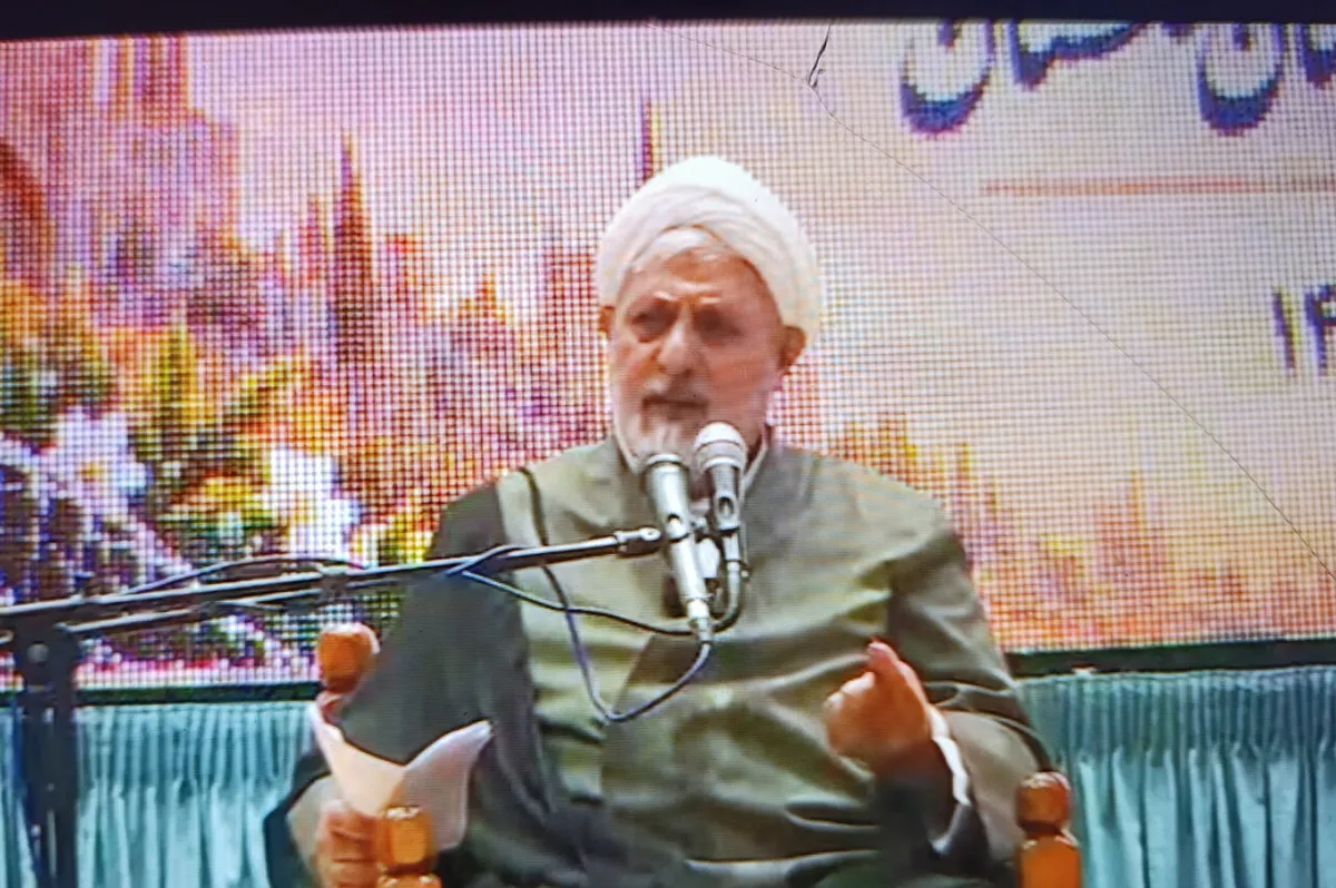 روحانیت در دفاع از دین و همراهی با مردم و رزمندگان پیشگام است