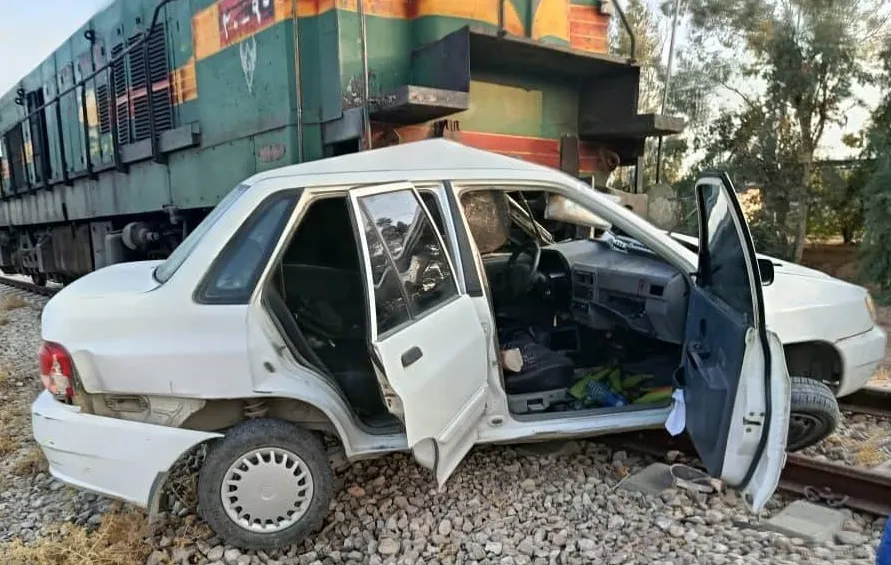 مصدوم شدن یک نفر در برخورد پراید با لوکوموتیو قطار در شوشتر