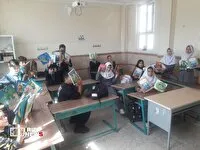 کتابخانه سیار کانون پرورش فکری مهمان کودکان روستای خاوه کهک شد