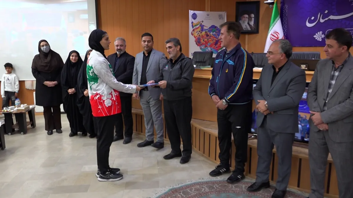 تجلیل از قهرمانان ملی و بین‌المللی میادین ورزشی در سمنان
