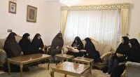 دیدار رئیس مرکز امور زنان و خانواده وزارت کشور با خانواده شهید صادق زرین در رشت