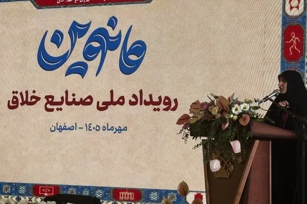 نقش محوری زنان در زنجیره صنایع خلاق انکار ناپذیر است