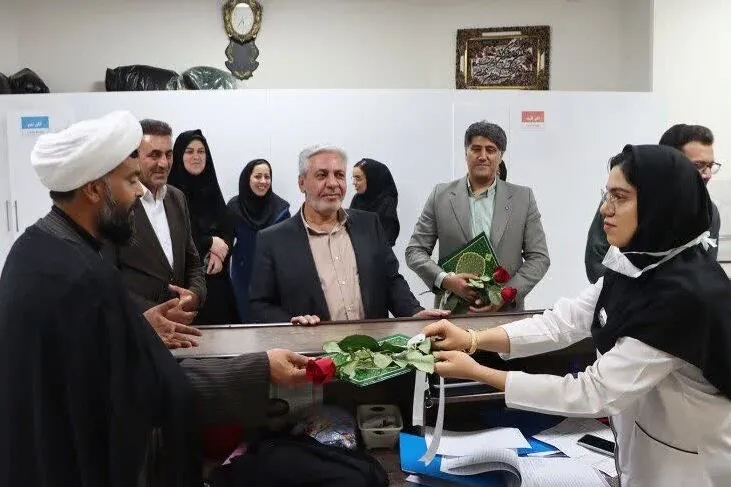پرستاران بیمارستان حکیم بهابادی در بهاباد تجلیل شدند