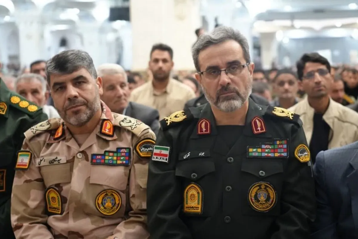 برخورد با خائنان وطنفروش همچون سربازان دشمن خواهد بود