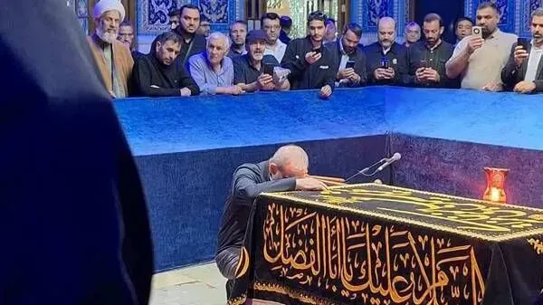 پزشکیان به زیارت حرم مطهر امام رضا (ع) رفت/ حضور رئیسجمهور بر سر مزار رهبر شهید