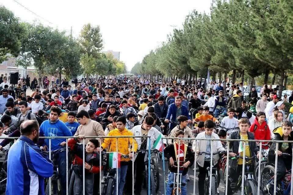 ۱۵ هزار نفر در بیستوپنجمین همایش دوچرخهسواری بناب رکاب زدند