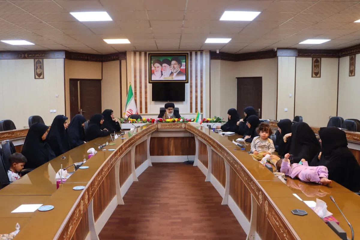 اخلاق نیکو و استقامت در تحصیل، از الزامات اصلی طلاب است