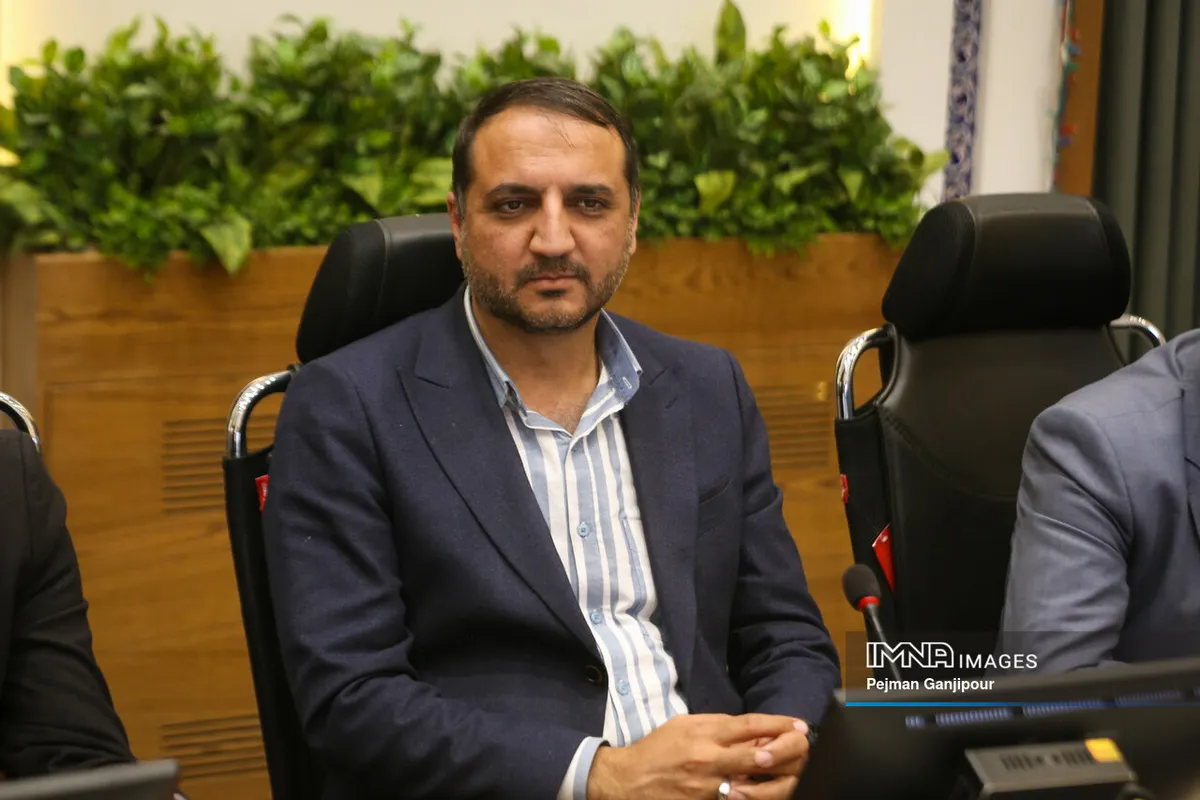 جابه‌جایی بیش از ۹۰ تیر چراغ برق برای افزایش ایمنی و رفع موانع خطرآفرین