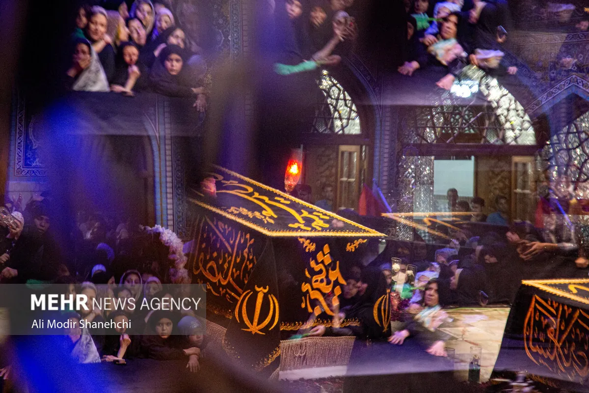تجدید پیمان هنرمندان با آرمان‌های انقلاب اسلامی بر مزار رهبر شهید