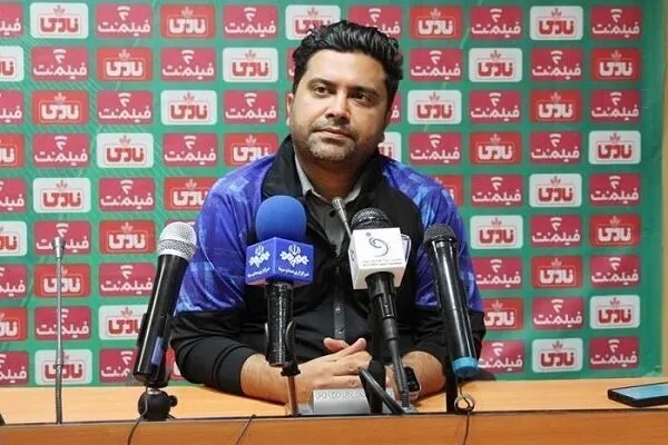 سرمربی چادرملو در نشست خبری پیش از دیدار با ذوبآهن حضور نیافت