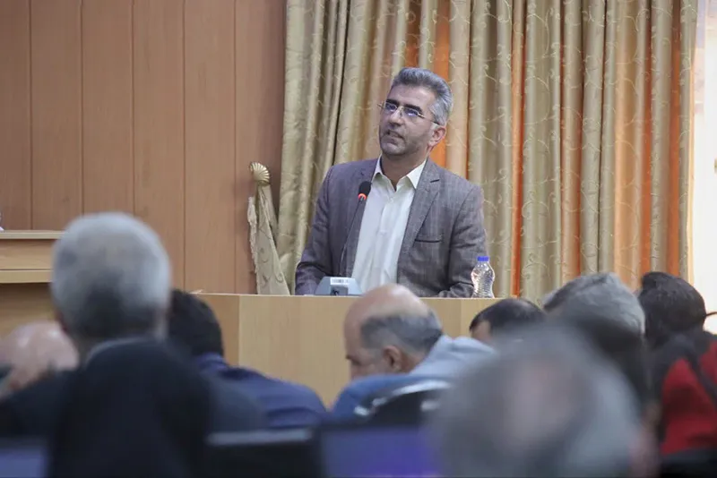 تأکید ستار هاشمی بر عدالت آموزشی، توسعه مدارس هوشمند و حمایت از هنرستانهای تخصصی سمنان/پیشنهادهای آموزش و پرورش سمنان برای پیوند نظام تعلیم و تربیت
