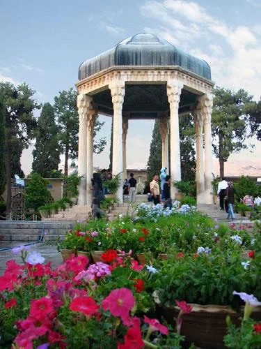 شیراز؛ جهان‌شهرِ غزل در سایه سار حریم حافظ