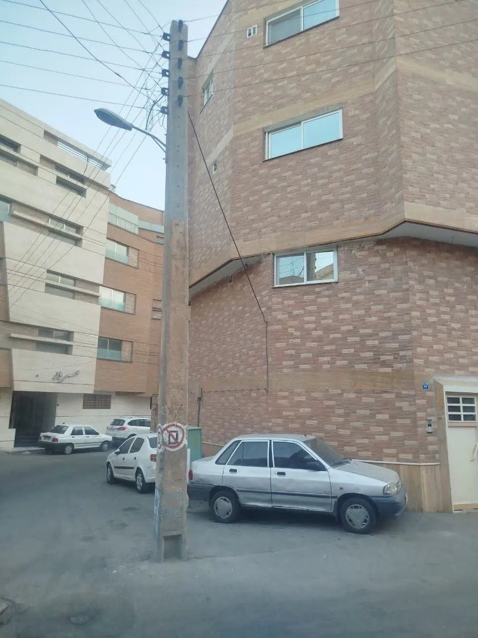 جابه‌جایی بیش از ۹۰ تیر چراغ برق برای افزایش ایمنی و رفع موانع خطرآفرین