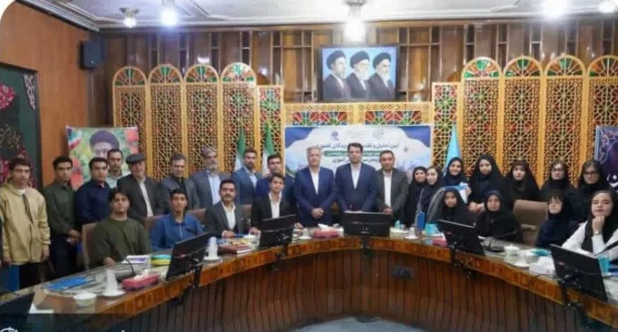 تجلیل از ۲۰ دانشآموز اصفهانی برگزیده مسابقات کشوری