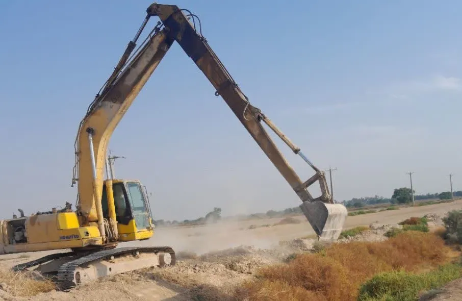 آغاز عملیات لایروبی زهکشهای درجه ۳ شهرستان هندیجان