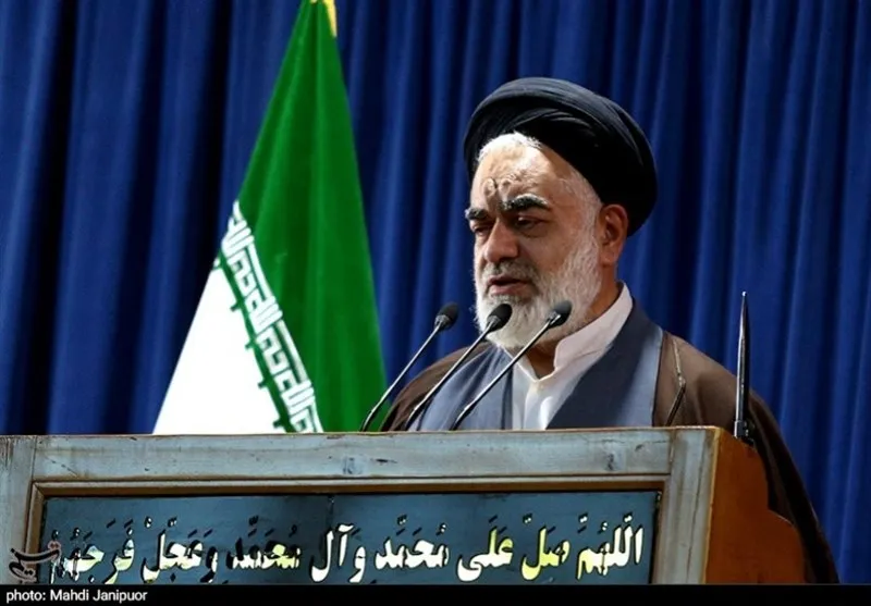 دشمن با فشار اقتصادی به دنبال ایجاد شکاف میان مردم و مسئولان است